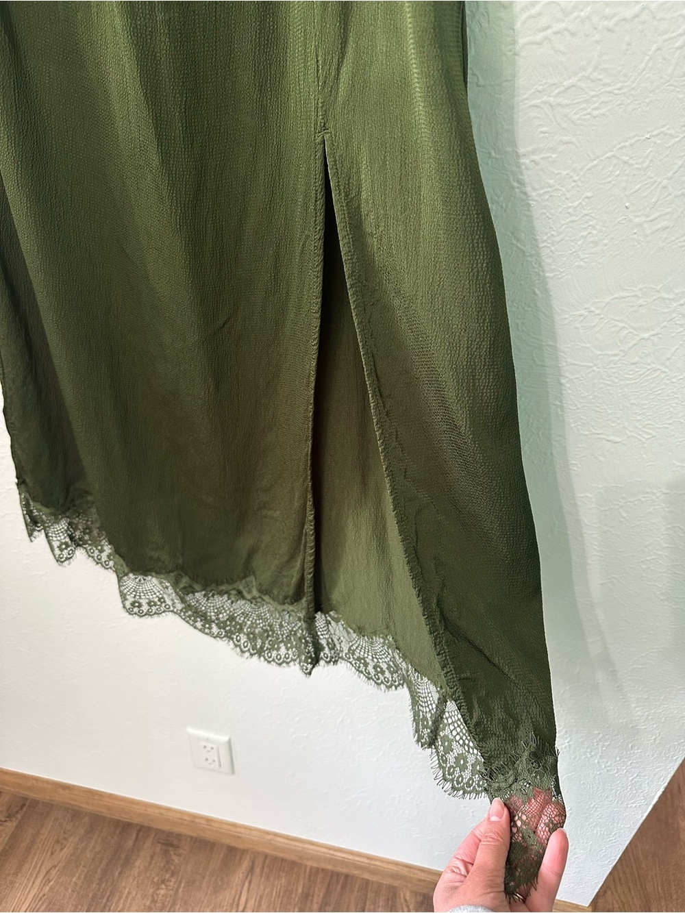 Aerie | Satin midi slip skirt with lace trim and slit - Picture 2 of 4